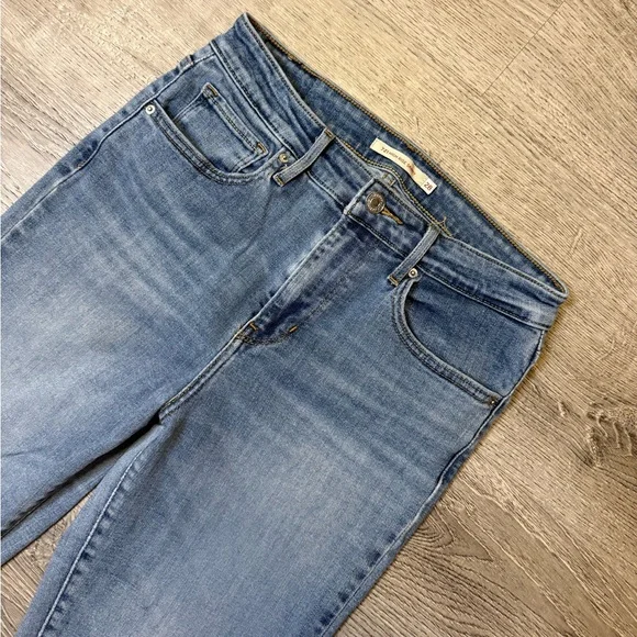 •LEVI STRAUSS• 721 HIGH RISE SKINNY JEANS - Picture 4 of 7